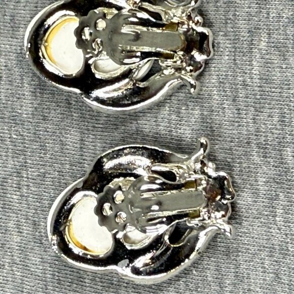 Vintage Silver-Tone Clip-On Earrings With Floral Design & White Oval Accents - Picture 5 of 16